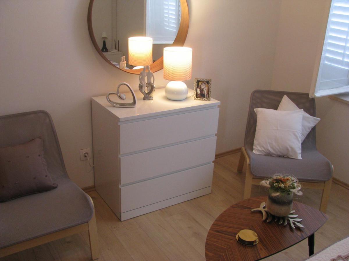Kathryne Apartment