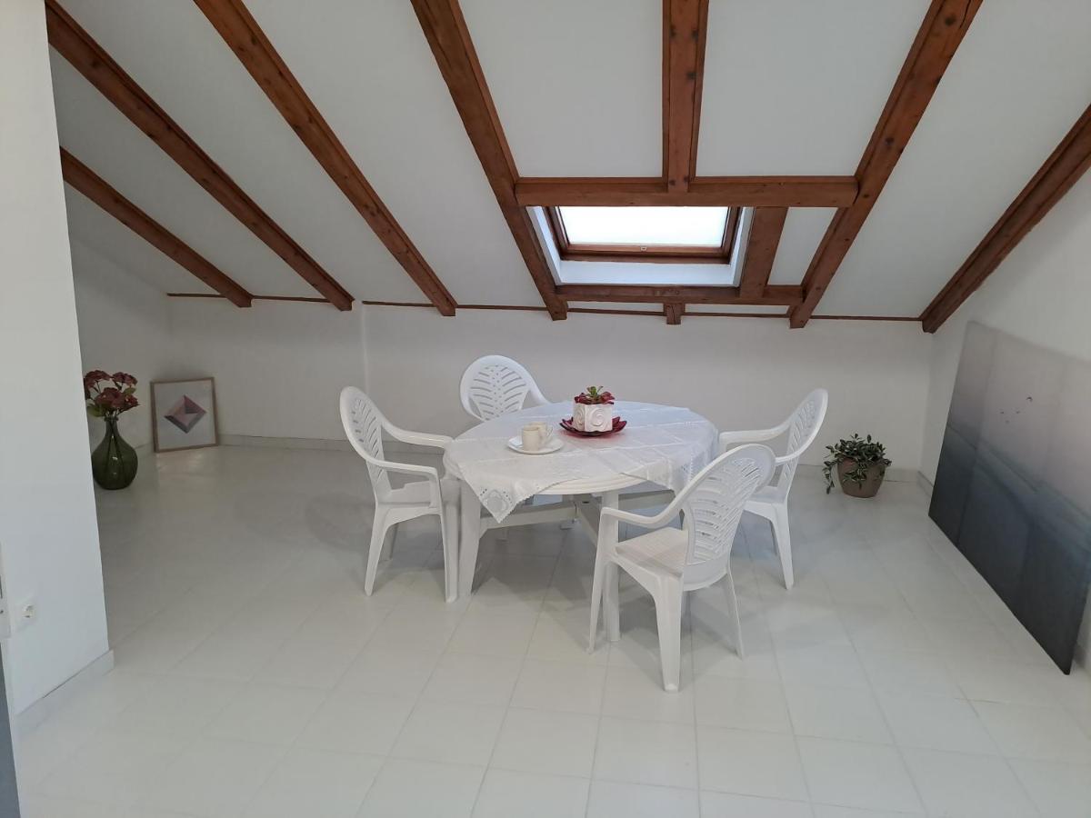 Kathryne Apartment *